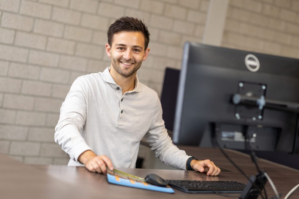 Man achter de computer | Joost Geurts Raaijmakers