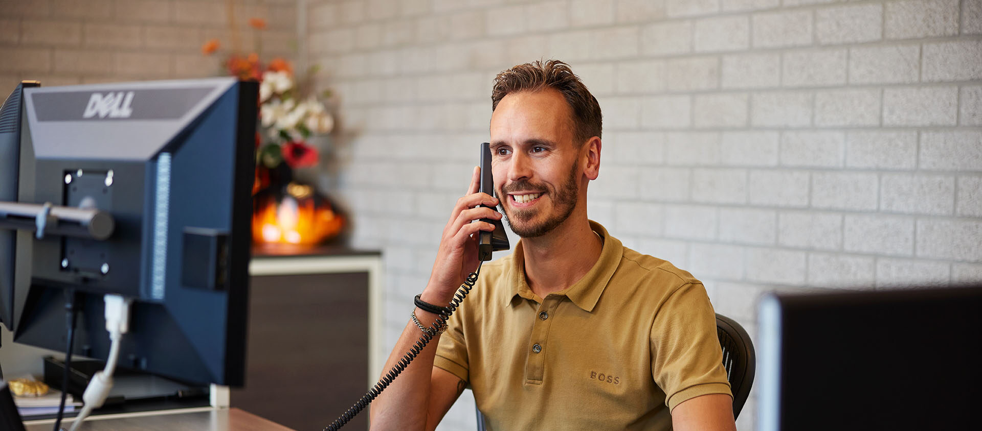 Man aan telefoon | Henk van Tongeren en Raaijmakers
